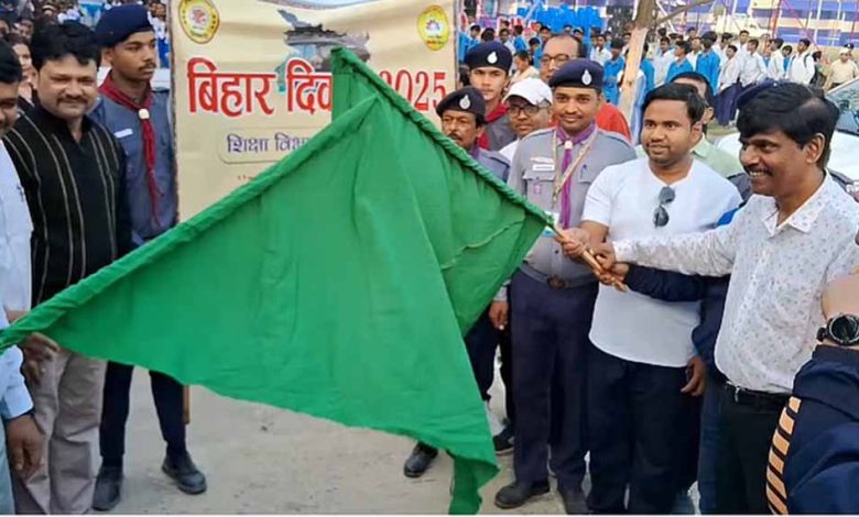 बिहार दिवस के अवसर पर शहर में स्कूली बच्चों ने प्रभात फेरी निकाली 1 बिहार दिवस के अवसर पर शहर में स्कूली बच्चों ने