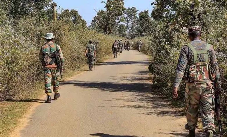 बीजापुर में माओवादियों और सुरक्षा बलों के बीच मुठभेड़ मारे