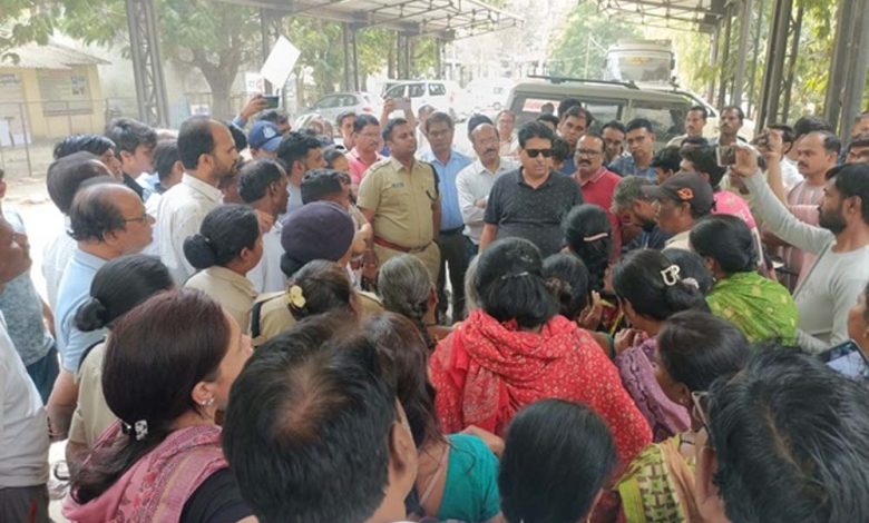 बैतूल क्षेत्र में स्थित बैतूल आइल मिल में बड़ा हादसा, टैंक में मिले दो कर्मचारियों के शव, मचा कोहराम 1 बैतूल क्षेत्र में स्थित बैतूल आइल मिल में बड़ा हादसा