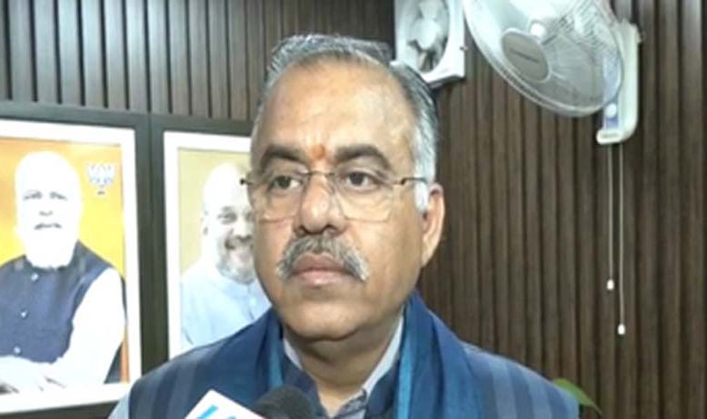 भाजपा नेता ने कहा असदुद्दीन ओवैसी धर्म के नाम पर