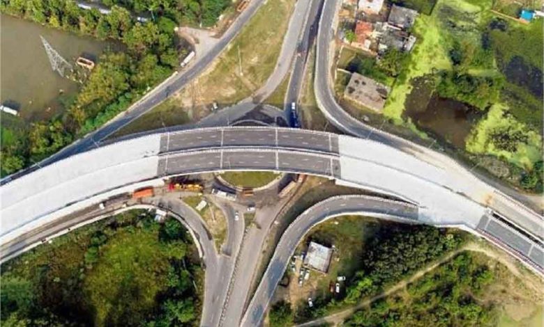 भारतमाला परियोजना के अंतर्गत निर्माणाधीन राष्ट्रीय राजमार्ग को अधूरा छोड़ने