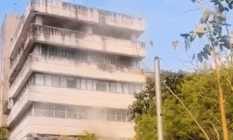 भोपाल के अरेरा हिल्स स्थित विंध्याचल भवन की दूसरी मंजिल पर लगी आग, हले भी हो चुके हैं कई हादसे 1 भोपाल के अरेरा हिल्स स्थित विंध्याचल भवन की दूसरी मंजिल