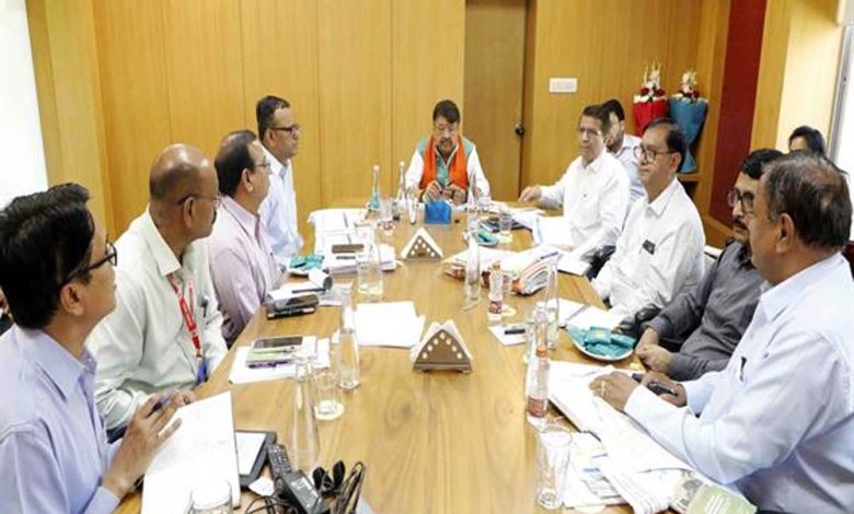 मध्यम और कमजोर वर्ग के आवासों का निर्माण हाउसिंग बोर्ड