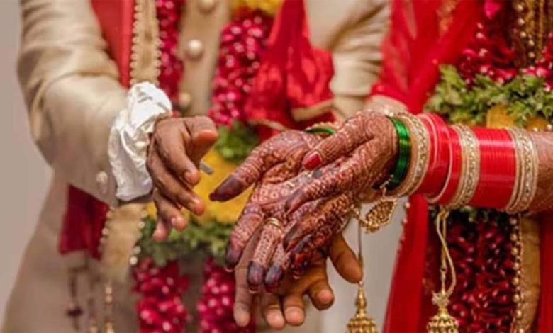 महिला ने अपने पति और 2 बच्चों को छोड़कर अपने प्रेमी से की शादी, तुम जाओ, बच्चों को मैं पाल लूंगा 1 महिला ने अपने पति और 2 बच्चों को छोड़कर अपने