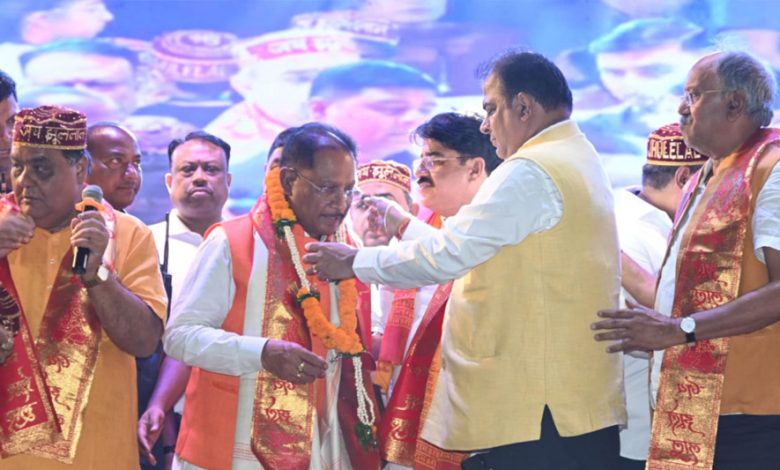 मुख्यमंत्री विष्णु देव साय ने भगवान झूलेलाल की शोभायात्रा का फूलों से किया भव्य स्वागत 1 मुख्यमंत्री विष्णु देव साय ने भगवान झूलेलाल की शोभायात्रा का