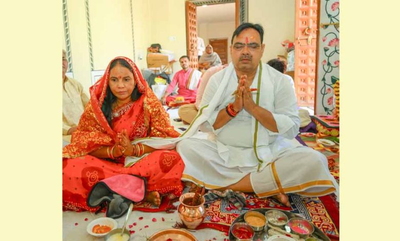 मुख्यमंत्री शर्मा ने चैत्र नवरात्र स्थापना पर पूजा अर्चना कर प्रदेश