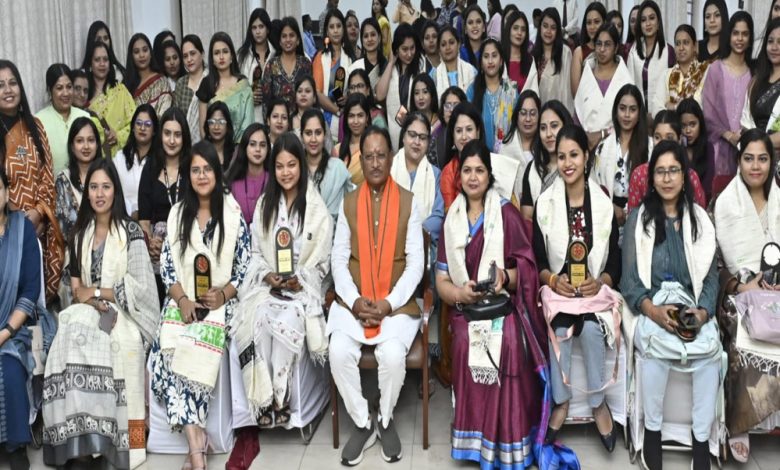 मुख्यमंत्री साय ने महिला पत्रकारों का किया सम्मान