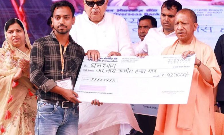 योगी आदित्यनाथ ने कहा- बिना ब्याज पांच लाख तक लोक के लिए अब तक तीन लाख से अधिक पंजीकरण हो चुके 1 योगी आदित्x200dयनाथ ने कहा बिना ब्याज पांच लाख तक लोक