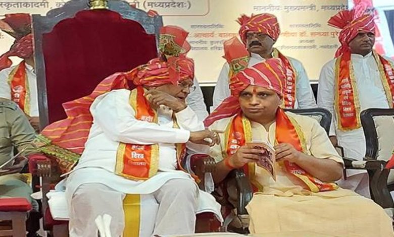 राज्यपाल ने आचार्य बालकृष्णन से सिकल सेल के संबंध में की चर्चा 1 राज्यपाल ने आचार्य बालकृष्णन से सिकल सेल के संबंध में