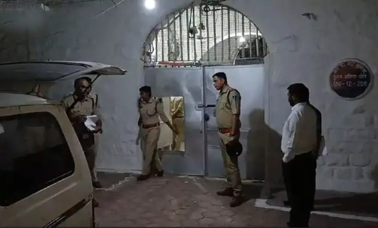 रेप के आरोपी को 2 दिन पहले हुई उम्रकैद, हैवान ने जेल में लगा ली फांसी 1 रेप के आरोपी को 2 दिन पहले हुई उम्रकैद हैवान