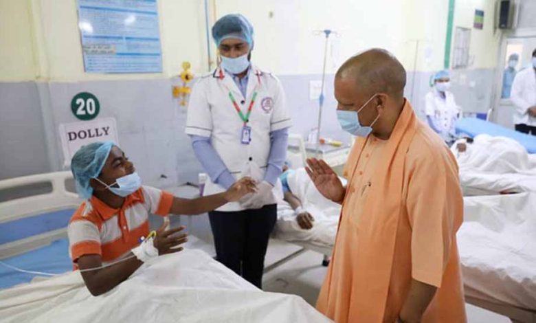 लखनऊ के लोकबंधु अस्पताल पहुंचे सीएम योगी, मानसिक मंदित बच्चों का जाना हाल 1 लखनऊ के लोकबंधु अस्पताल पहुंचे सीएम योगी मानसिक मंदित बच्चों