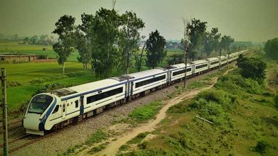 लड़का करता था परेशान वंदे भारत ट्रेन के आगे कूद