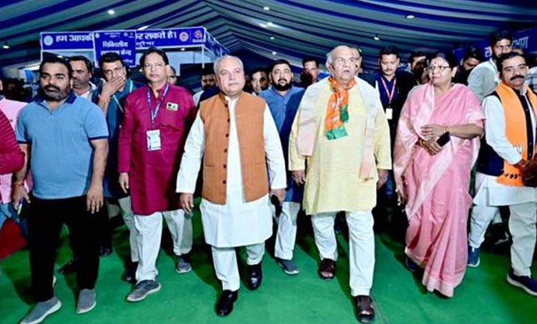 विधानसभा अध्यक्ष तोमर एवं राजस्व मंत्री वर्मा ने मुरैना में स्वास्थ्य शिविर का किया अवलोकन 1 विधानसभा अध्यक्ष तोमर एवं राजस्व मंत्री वर्मा ने मुरैना में