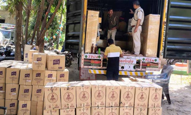 शराब तस्करी रैकेट का भंडाफोड़ , गुप्त तहखाने से 1188 बोतल विदेशी शराब जब्त 1 शराब तस्करी रैकेट का भंडाफोड़ गुप्त तहखाने से 1188