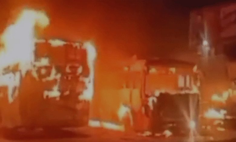 सिंगरौली में बस स्टैंड पर दो बसों में आग लगी