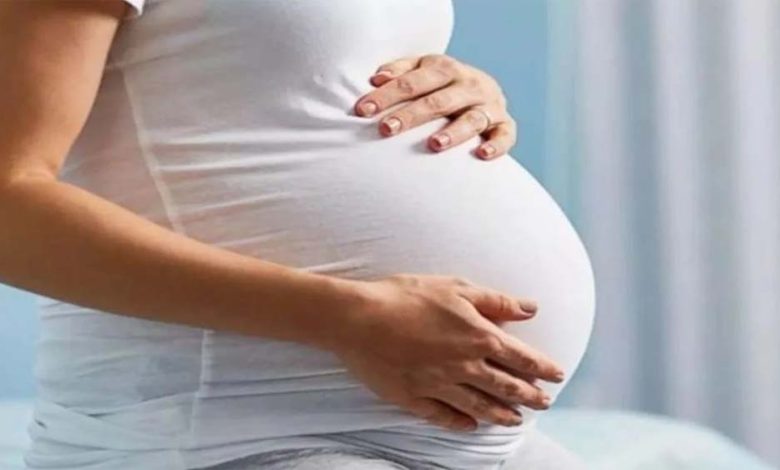 सिम्स में पेट दर्ज की समस्या के कारण भर्ती महिला को इंजेक्शन लगाते ही हुआ गर्भपात, परिजनों ने मचाया हंगामा 1 सिम्स में पेट दर्ज की समस्या के कारण भर्ती महिला