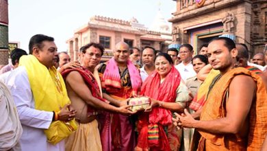 सीएम रेखा गुप्ता मंत्री प्रवेश वर्मा और बीजेपी सांसद संबित