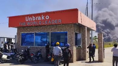 सीहोर में फैक्ट्री में लगी भीषण आग आसमान में छाया