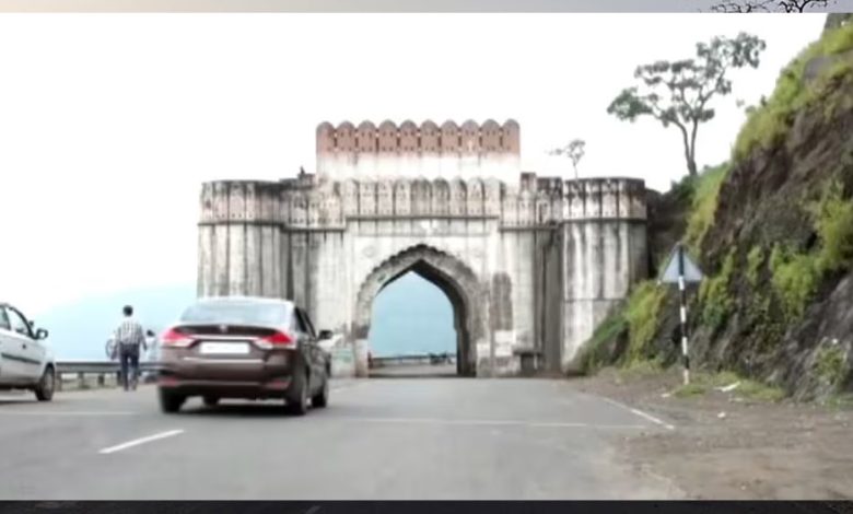 सैन्य अफसर की महिला मित्र से गैंगरेप करने वाले 5