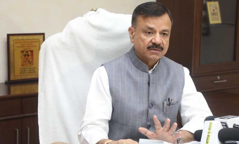 स्कूल शिक्षा मंत्री सिंह ने महर्षि पतंजलि संस्थान के कैलेण्डर का किया विमोचन 1 स्कूल शिक्षा मंत्री सिंह ने महर्षि पतंजलि संस्थान के कैलेण्डर