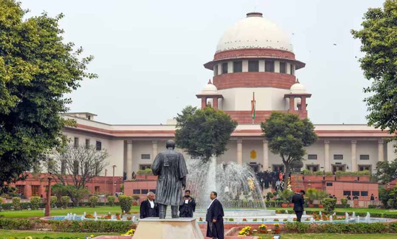'स्तन छूना रेप नहीं...' हाई कोर्ट के जस्टिस की टिप्पणी पर SC सख्त, फैसले के कुछ हिस्सों पर लगाई रोक 1 स्तन छूना रेप नहीं हाई कोर्ट के जस्टिस की टिप्पणी