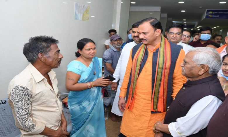 स्वास्थ्य एवं परिवार कल्याण मंत्री जायसवाल ने जिला अस्पताल दुर्ग