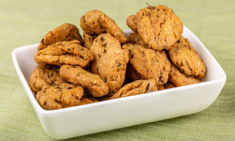 हलवाई जैसी खस्ता कुरकुरी मठरी बनाने का आसान विधि