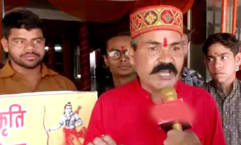 हिंदू संगठन लिखेगा मुख्यमंत्री को पत्र, रमजान की तर्ज पर नवरात्र में हिंदू कर्मचारियों को भी जल्दी छुट्टी देने की मांग... 1 हिंदू संगठन लिखेगा मुख्यमंत्री को पत्र रमजान की तर्ज पर