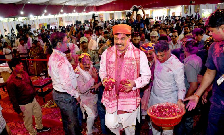 होली भाईचारे का पर्व है, यह हमें एकता और सद्भाव बनाए रखने की देता है प्रेरणा : मुख्यमंत्री डॉ. यादव 1 होली भाईचारे का पर्व है यह हमें एकता और सद्भाव