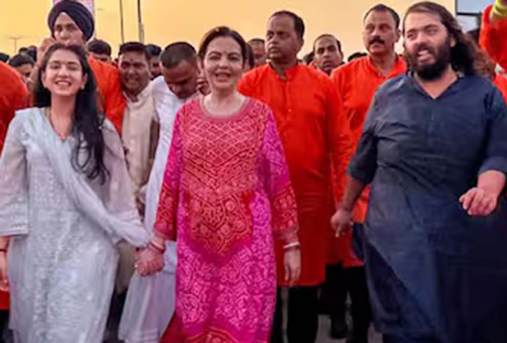 अनंत अनंत ने अपने 30वें जन्मदिन पर भगवान द्वारकाधीश को