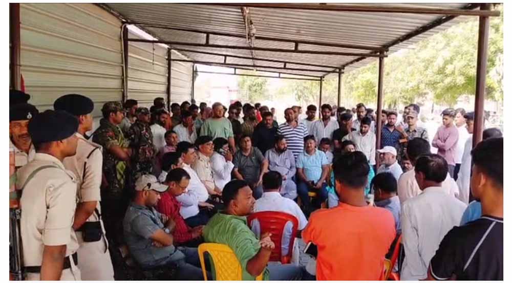 असामाजिक तत्वों ने रामनवमी पर तनाव फैलाने की रची साजिश, मुसलमानों ने साजिश को विफल 6 असामाजिक तत्वों ने रामनवमी पर तनाव फैलाने की रची साजिश