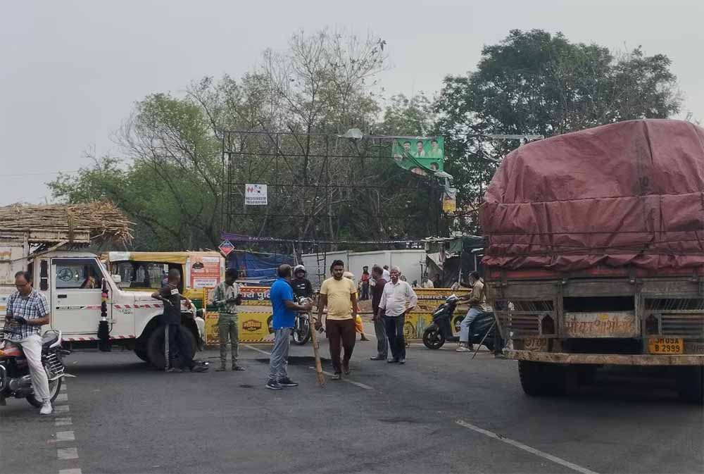 आंदोलनकारी की मौत के बाद विस्थापितों का फूटा आक्रोश, बीएसएल की सभी यूनिट बंद, 100 करोड़ का नुकसान 6 आंदोलनकारी की मौत के बाद विस्थापितों का फूटा आक्रोश बीएसएल