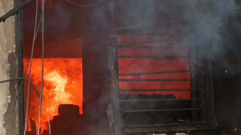 आंध्र प्रदेश के अनकापल्ली जिले में एक पटाखा निर्माण इकाई