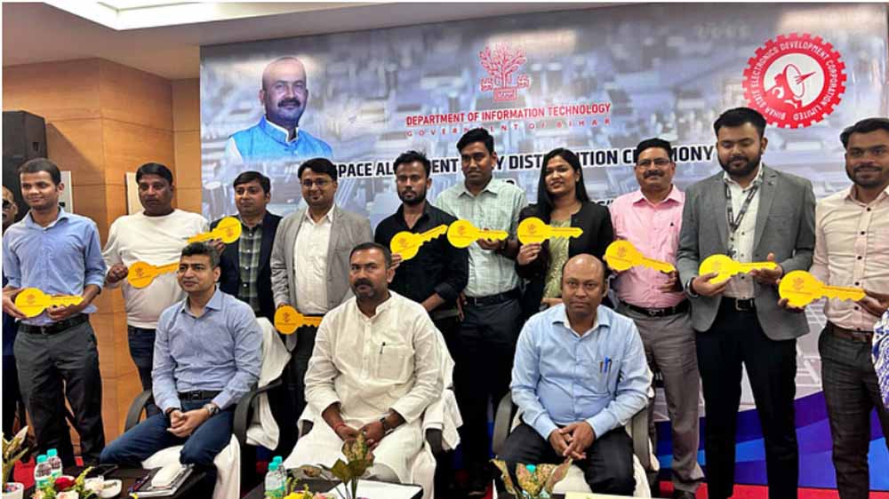 आईटी क्षेत्र में उद्यमिता और नवाचार को प्रोत्साहित करने की एक अहम कदम, 10 स्टार्ट-अप को निशुल्क ऑफिस स्पेस का आवंटन 6 आईटी क्षेत्र में उद्यमिता और नवाचार को प्रोत्साहित करने की