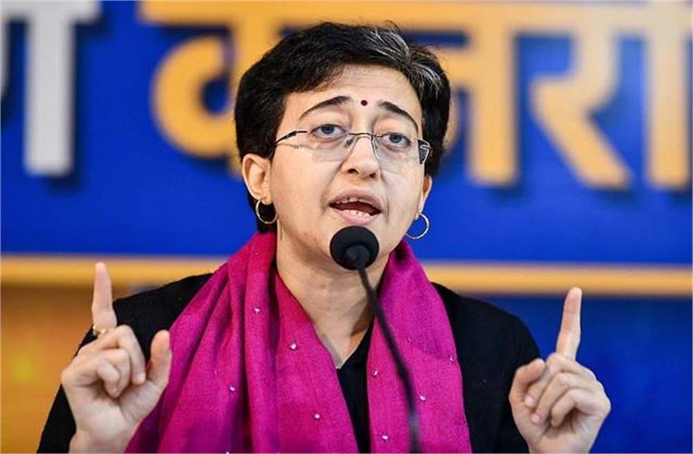 आतिशी ने एक गंभीर आरोप लगाते हुए कहा दिल्ली में