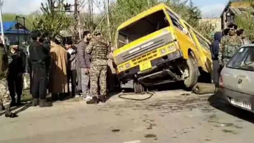 कुपवाड़ा में छात्रों से भरी बस का भयानक एक्सीडेंट एक