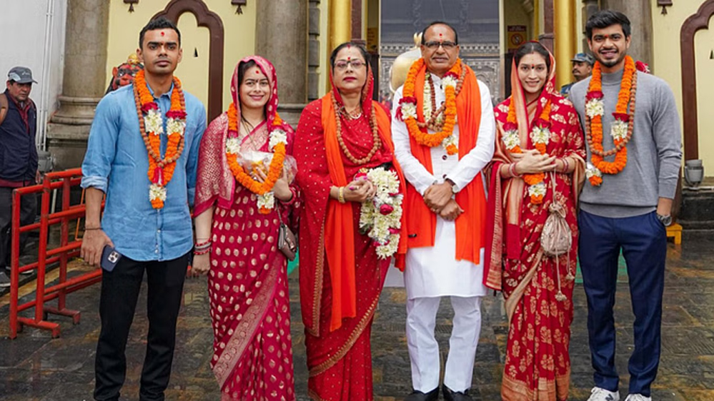 केंद्रीय मंत्री शिवराज सिंह चौहान ने पशुपतिनाथ मंदिर में दर्शन किए और बिम्सटेक सम्मेलन में भाग लिया 6 केंद्रीय मंत्री शिवराज सिंह चौहान ने पशुपतिनाथ मंदिर में दर्शन