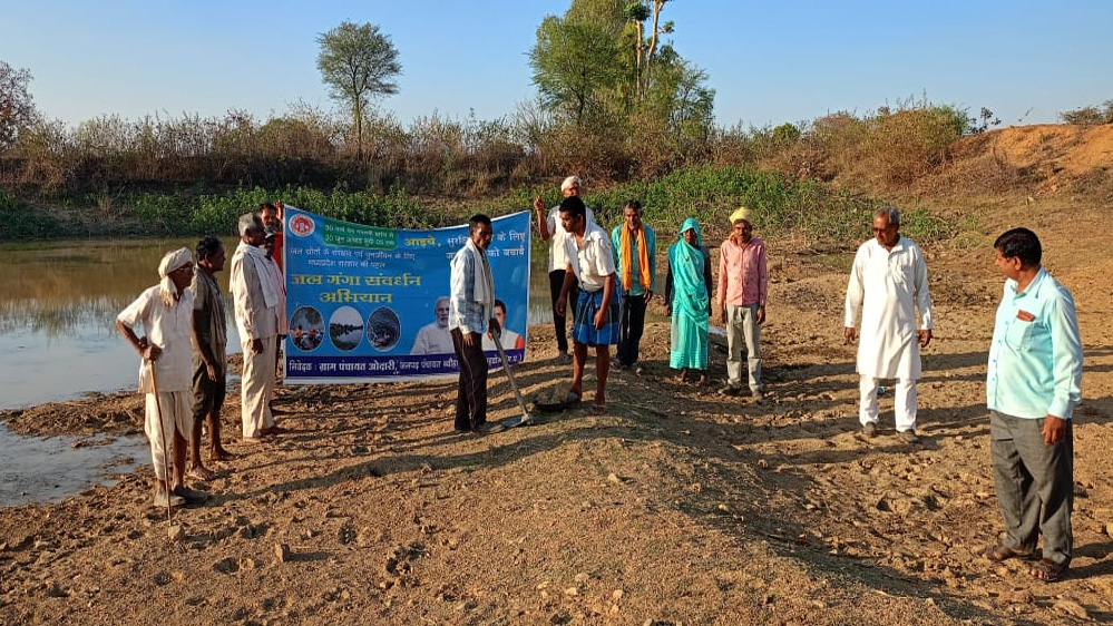जल गंगा संवर्धन अभियान मे विभिन्न ग्राम पंचायत में लोगों
