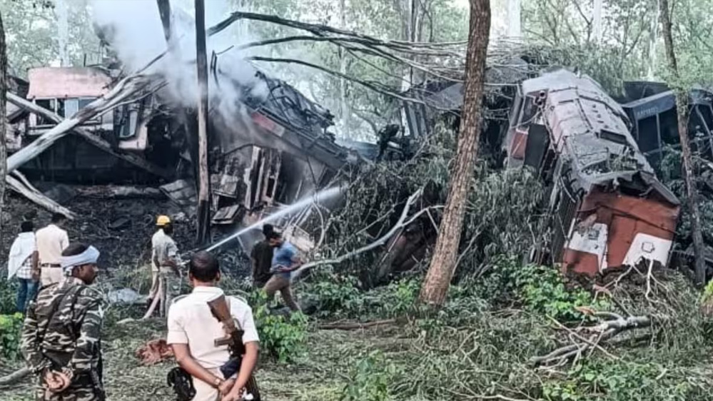 झारखंड के साहिबगंज में 2 मालगाड़ियों के बीच में टक्कर