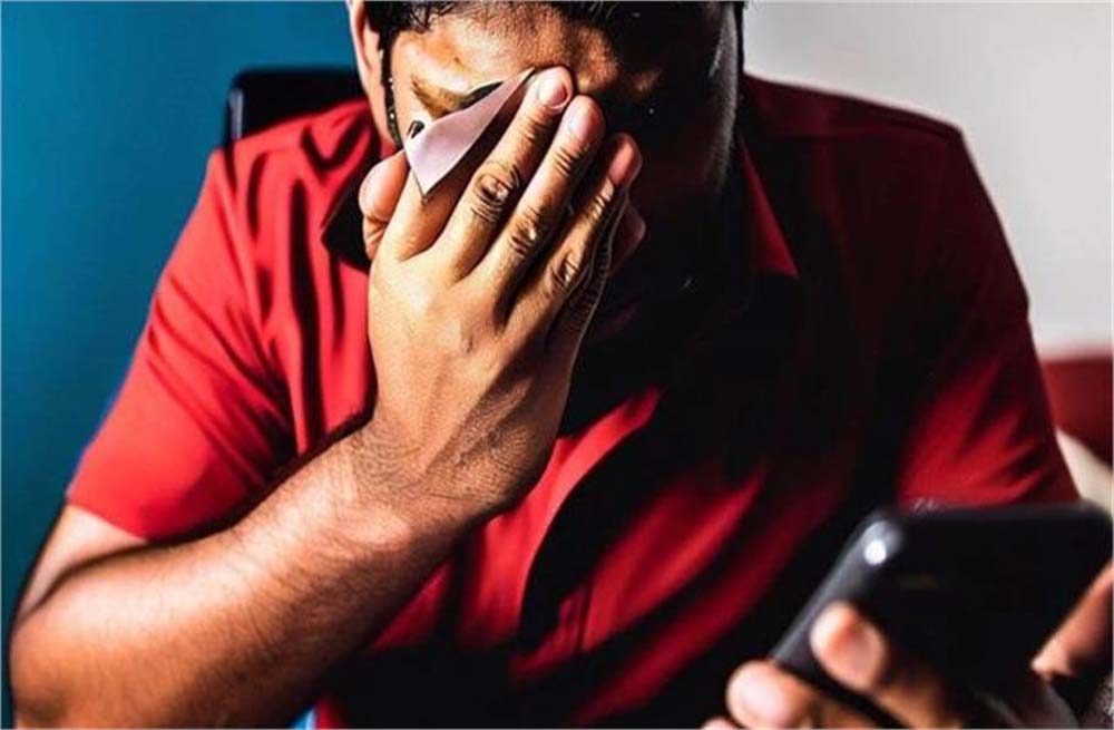 ठग आए दिन नए-नए तरीके से ठगी कर रहे, एक कॉल और खाते से उड़ गए 1 लाख रुपये, 10वीं के छात्र को लिया झांसे में 6 ठग आए दिन नए नए तरीके से ठगी कर रहे एक