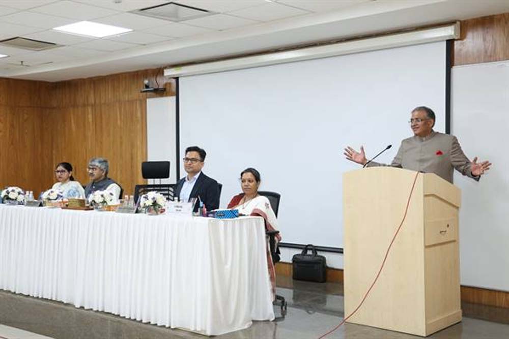 डिजिटल मीडिया के दौर में पारदर्शी और सही समय पर