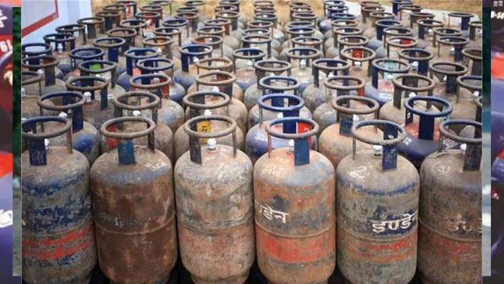 तेल कंपनियों ने नवरात्रि के बीच दी राहत कमर्शियल LPG