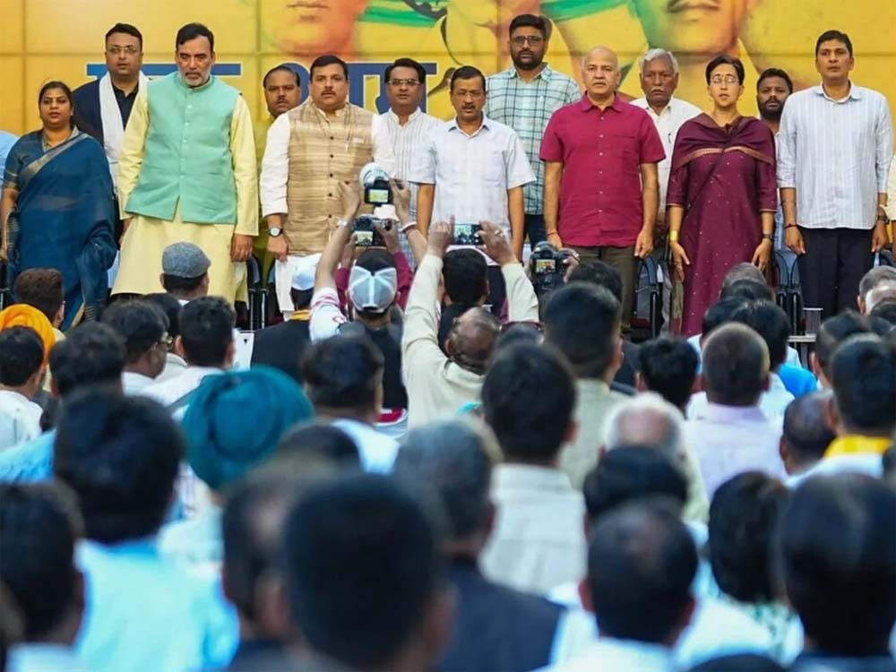 दिल्ली में आम पार्टी की सत्ता गई तो इसके नेता