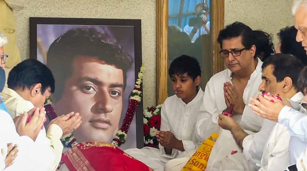 दिवंगत मनोज कुमार की प्रार्थना सभा में पहुंचे कई सितारे