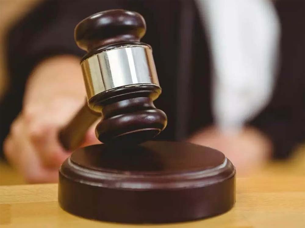 देहरादून के विकास नगर क्षेत्र में झुग्गी झोपड़ियों के खिलाफ बुलडोजर