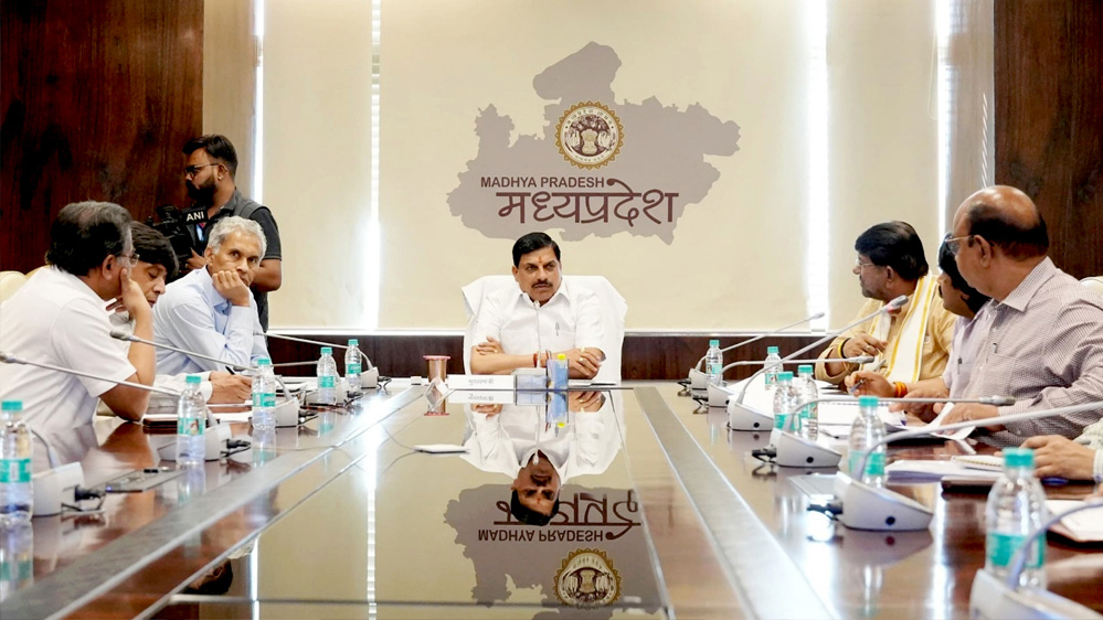 नए आपराधिक कानूनों, धाराओं और प्रक्रियाओं की जानकारी जन-जन को कराएं उपलब्ध : मुख्यमंत्री डॉ. यादव 6 नए आपराधिक कानूनों धाराओं और प्रक्रियाओं की जानकारी जन जन को