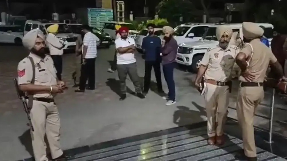 पंजाब के तारन में झगड़ा सुलझाने पहुंचे सब इंस्पेक्टर की गोली