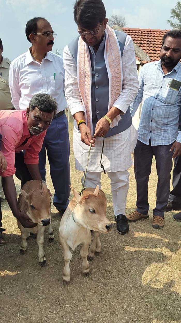 पशुपालन राज्य मंत्री पटेल ने किया पुंगनूर संरक्षण एवं अनुसंधान केन्द्र, पालमनेर का भ्रमण 6 पशुपालन राज्य मंत्री पटेल ने किया पुंगनूर संरक्षण एवं अनुसंधान