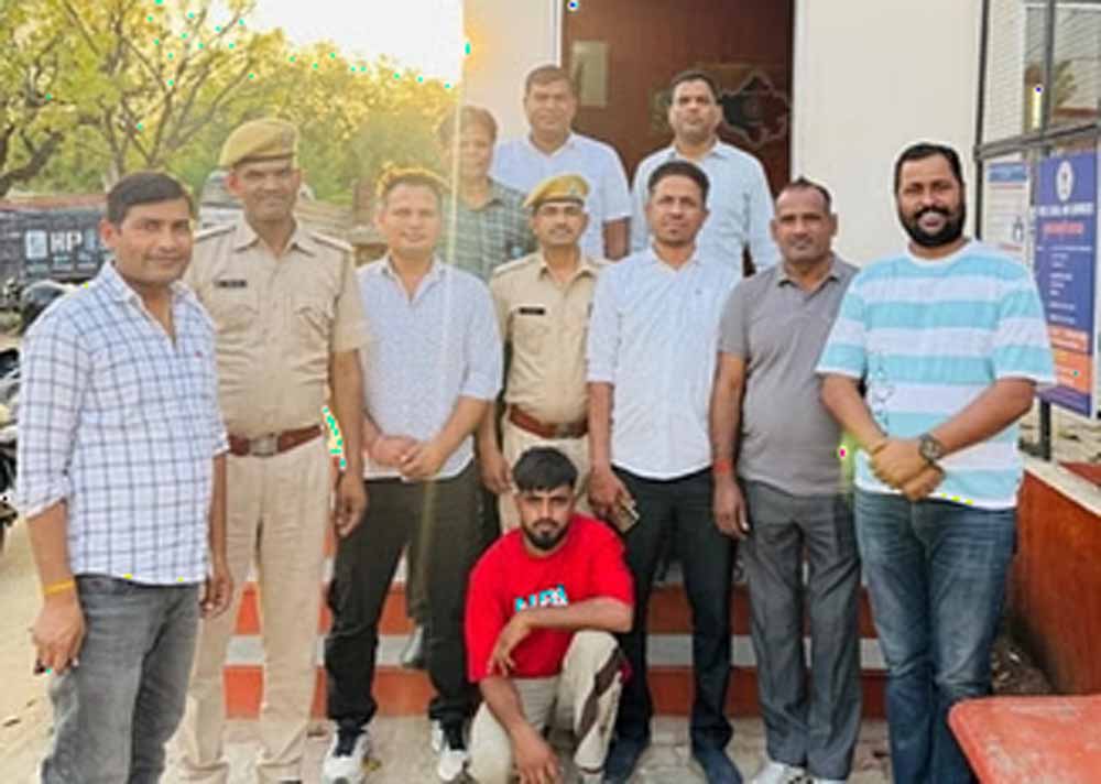 पुलिस और डीएसटी की संयुक्त कार्रवाई दो पिस्टल और कारतूस
