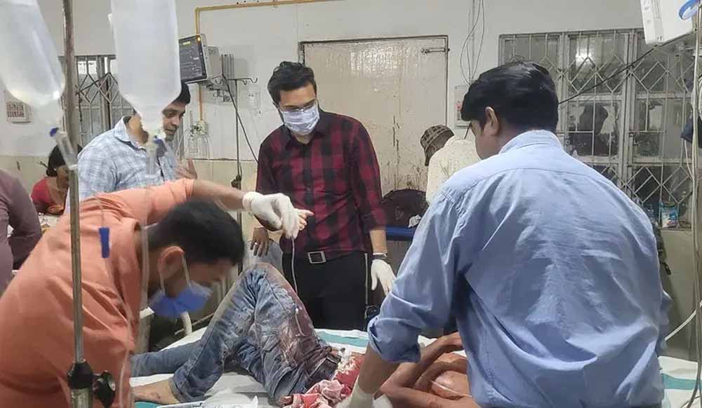 पूर्णिया में एक सनकी भाई ने अपने बड़े भाई को मारा चाकू, गंभीर हालत में अस्पताल में भर्ती 6 पूर्णिया में एक सनकी भाई ने अपने बड़े भाई को